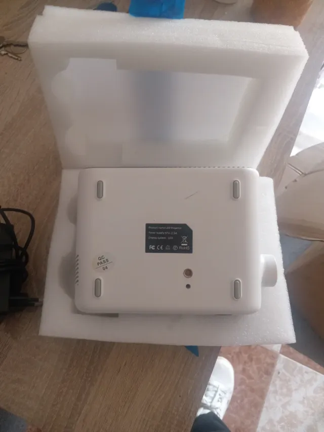 Proyector de video blanco