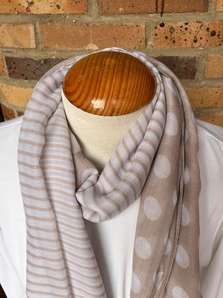 Fular mujer beige y blanco