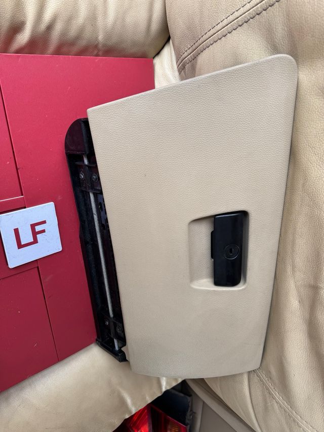 Guantera Beige BMW 3