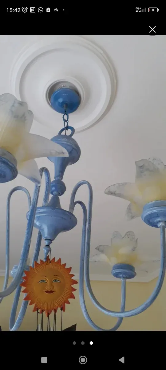 Lámpara de techo azul con sol decorativo