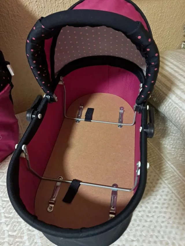 Carro de muñecas y accesorios