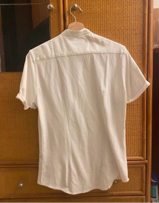 Camisa blanca Zara cuello mao manga corta