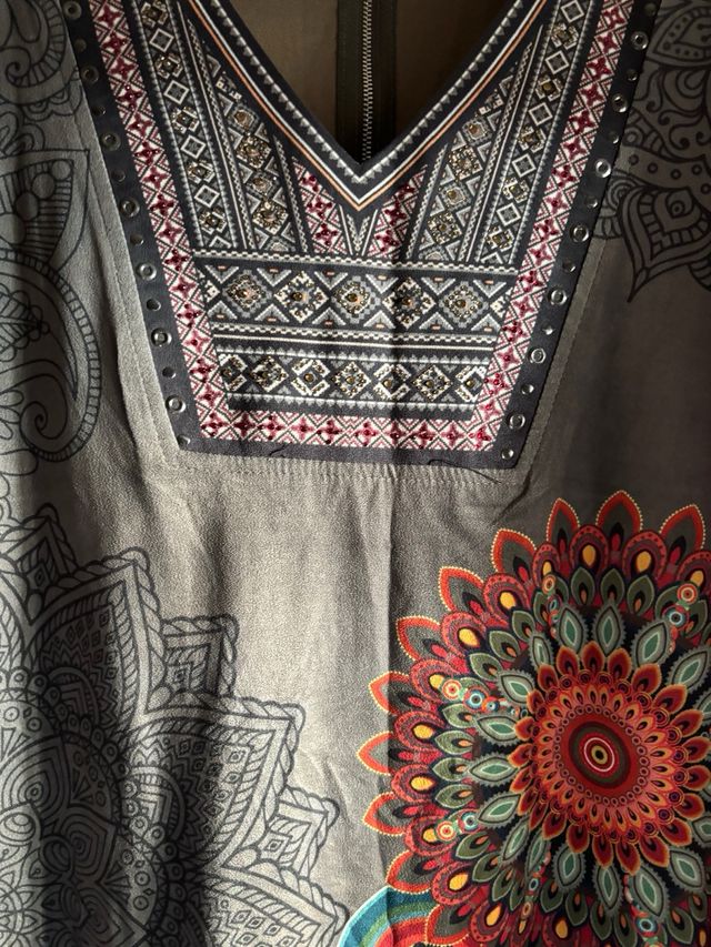 Vestido muy nuevo  y Rebeca con tachuelas doradas