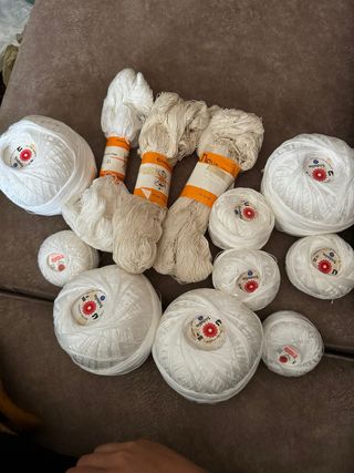 Hilo Perlé Crochet Tridalia Blanco y Crudo