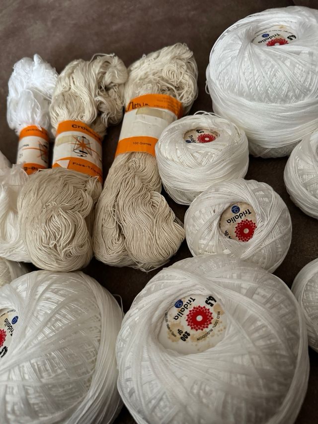 Hilo Perlé Crochet Tridalia Blanco y Crudo