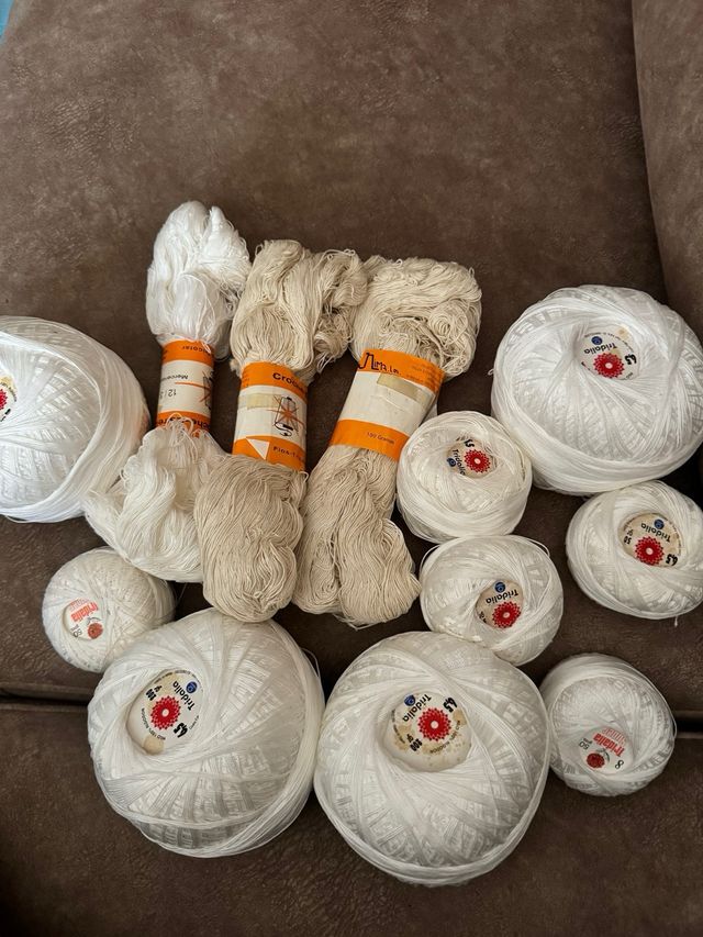 Hilo Perlé Crochet Tridalia Blanco y Crudo