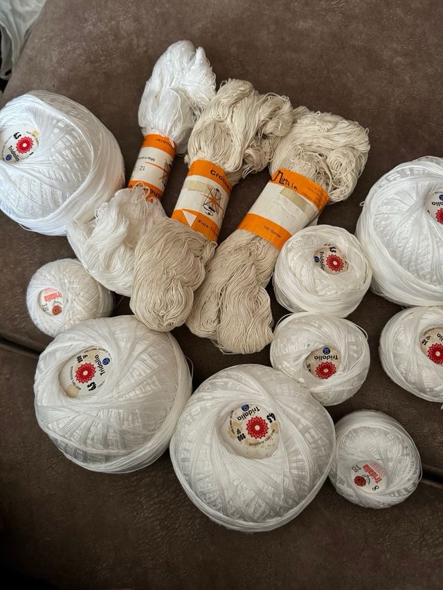 Hilo Perlé Crochet Tridalia Blanco y Crudo