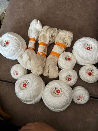 Hilo Perlé Crochet Tridalia Blanco y Crudo