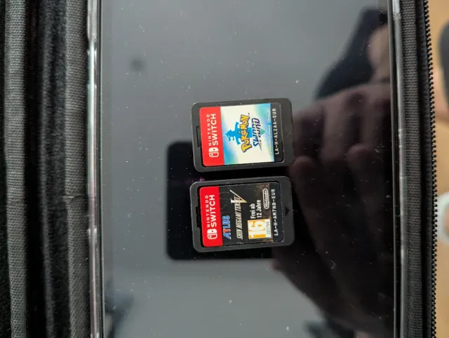 Nintendo Switch OLED con 2 giochi e accessori