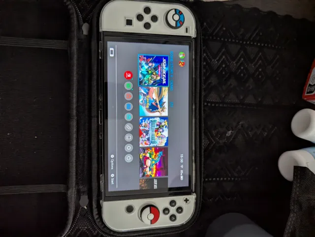Nintendo Switch OLED con 2 giochi e accessori