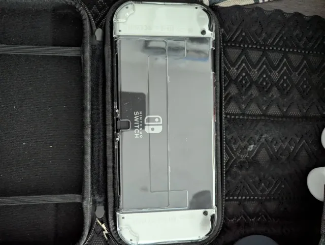 Nintendo Switch OLED con 2 giochi e accessori