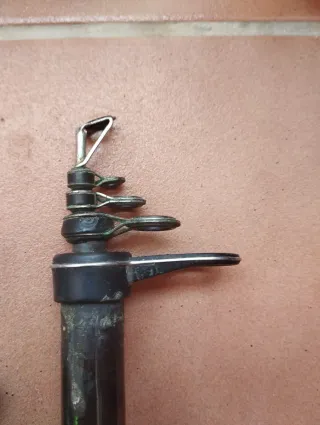 Conjunto cañas pesca, carrete y plomos