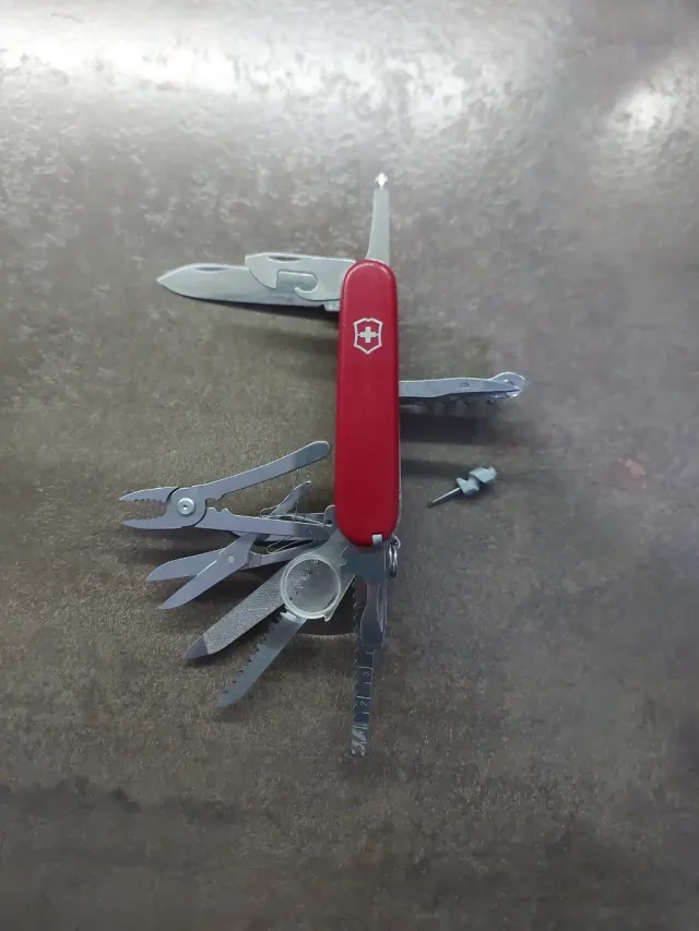 Coltellino Svizzero Victorinox Rosso