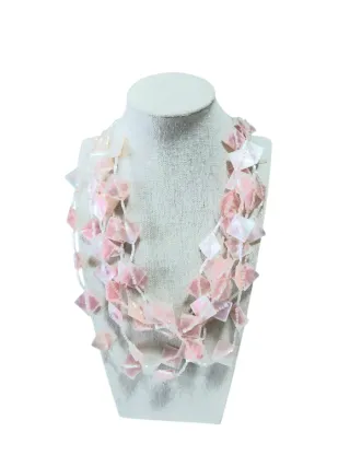 Collana con rombi rosa e bianchi