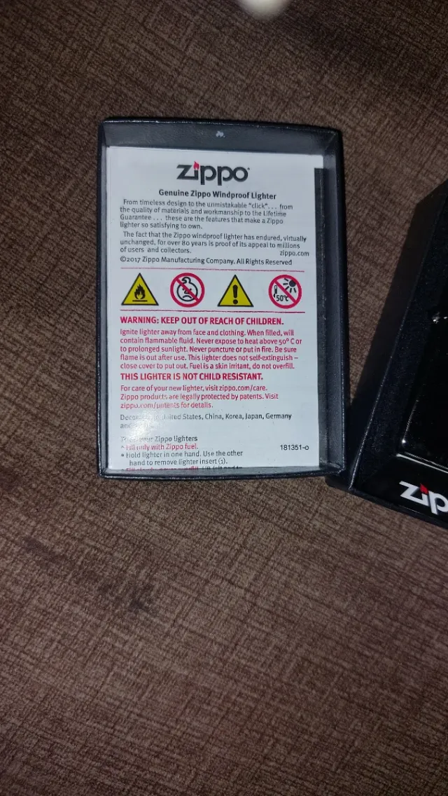 Encendedor Zippo Made in USA con Diseño de Lagarto