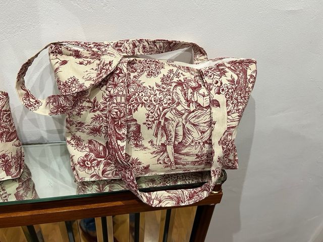 Bolso y neceser artesanal floral