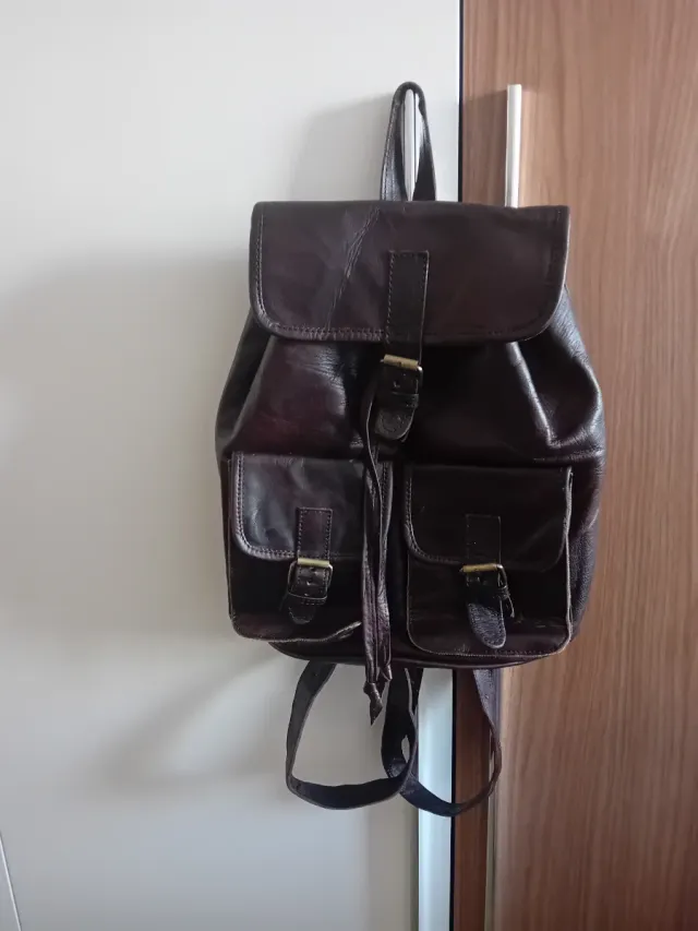 Mochila de cuero negra