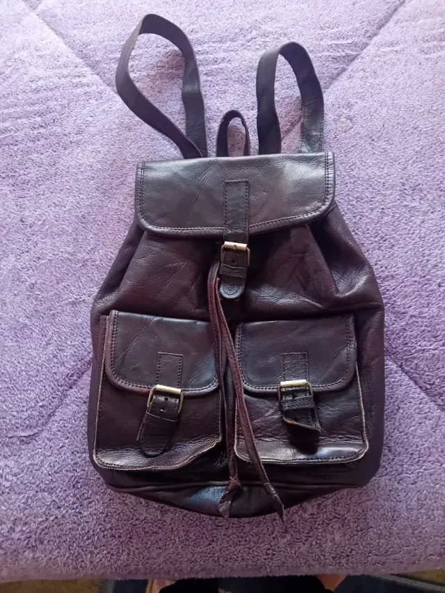 Mochila de cuero negra