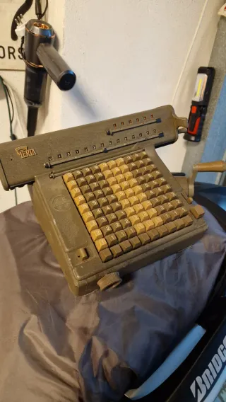 Calcolatrice Meccanica Vintage