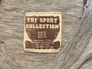 Camiseta gris manga larga con brillantes dorados