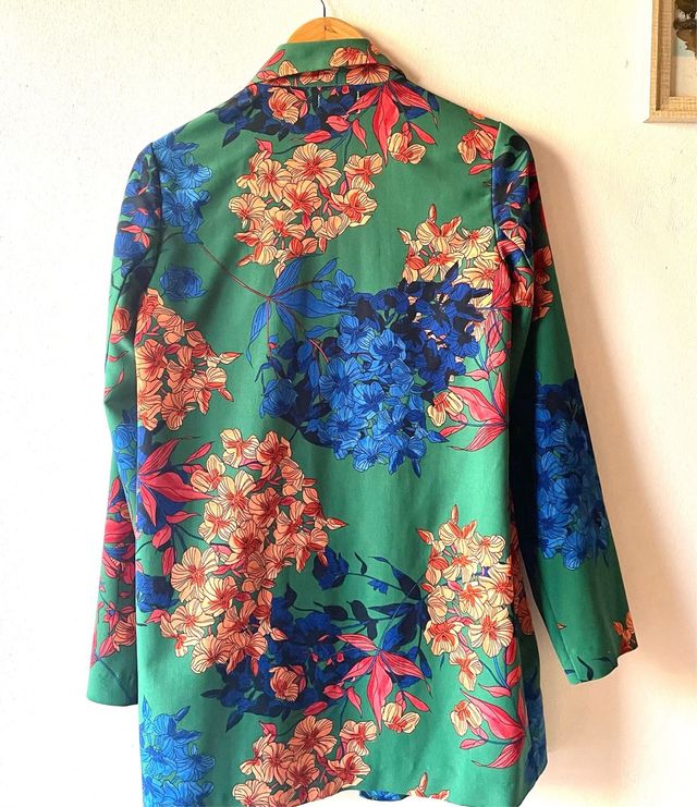 Blazer floral verde Stradivarius Talla M