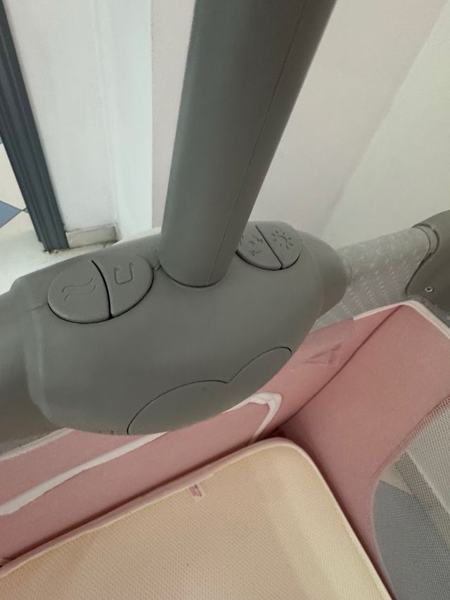 Cuna de viaje rosa y gris