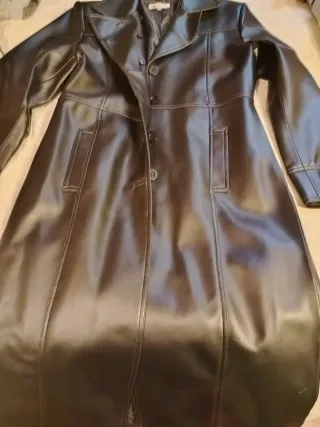 Chaquetón largo cuero negro talla M