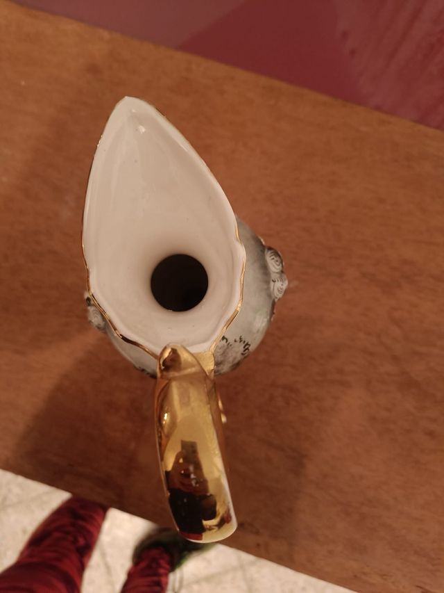 Jarrón Cerámica Gris Dorado Figuras