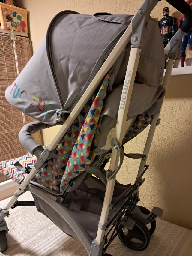 Carro Tuc Tuc gris con estampado