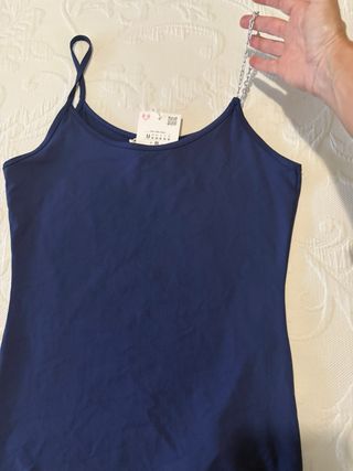 Camiseta Zara azul fiesta tirante cadena plata