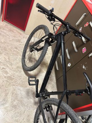 Bicicleta de montaña negra