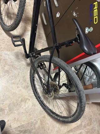 Bicicleta de montaña negra