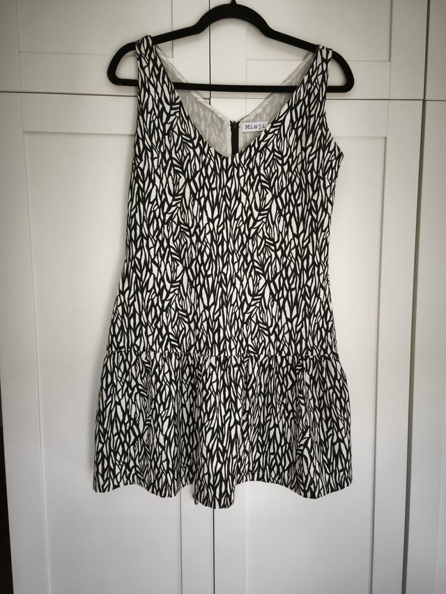 Vestido MIEJI blanco y negro volante Talla 36