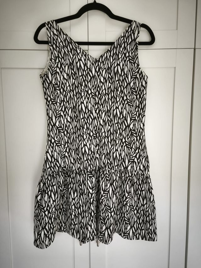 Vestido MIEJI blanco y negro volante Talla 36