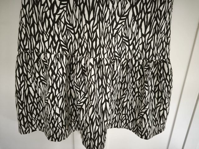 Vestido MIEJI blanco y negro volante Talla 36