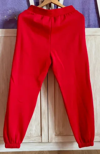 Chándal rojo de sudadera crop top y pantalón largo