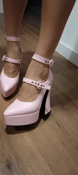 Zapatos de plataforma rosa. Fiesta. Nuevos.