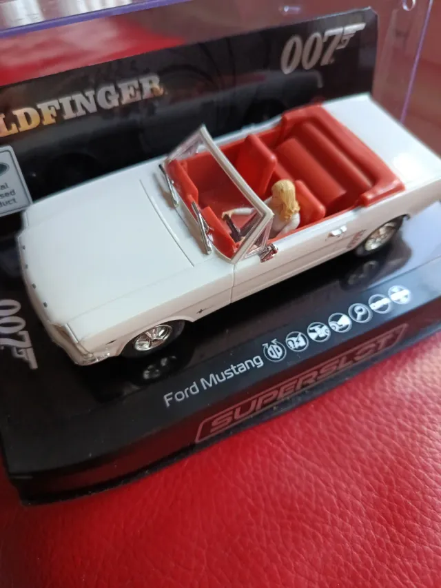 Coche Scalextric Ford Mustang Goldfinger