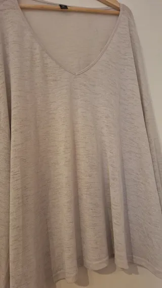 Camiseta beige manga larga escote pico