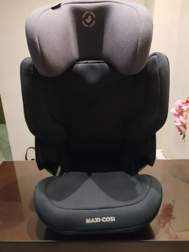 Silla de coche Maxi-Cosi gris y negra .dos unidade
