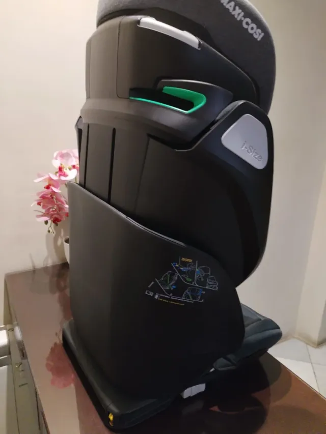 Silla de coche Maxi-Cosi gris y negra .dos unidade