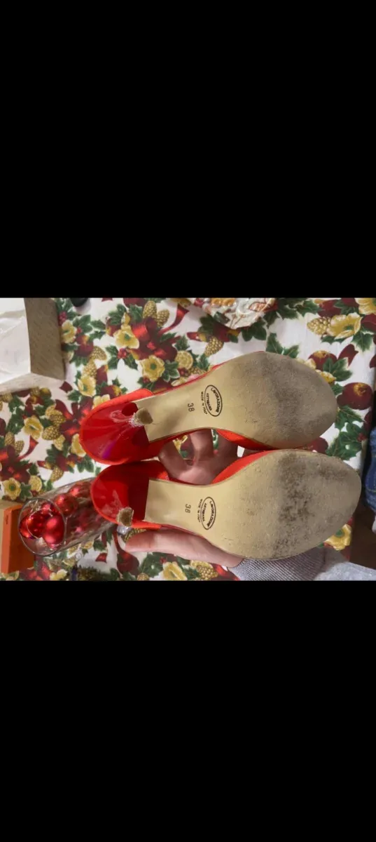 Scarpe tacco raso rosse con fiocco