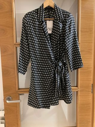 Vestido Zara estampado geométrico
