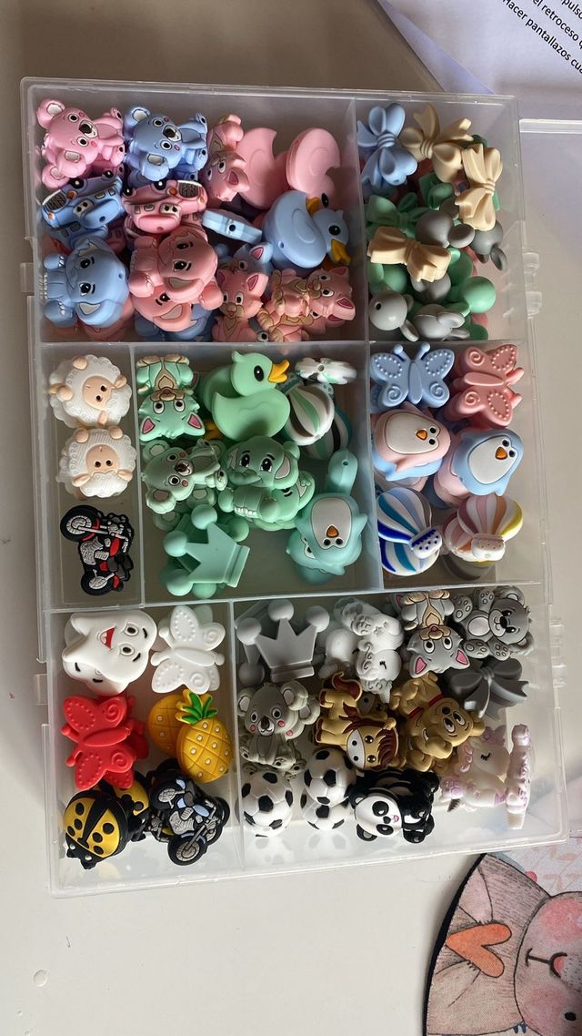 Lote chupeteros y caja con tapa incluida