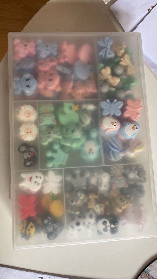 Lote chupeteros y caja con tapa incluida