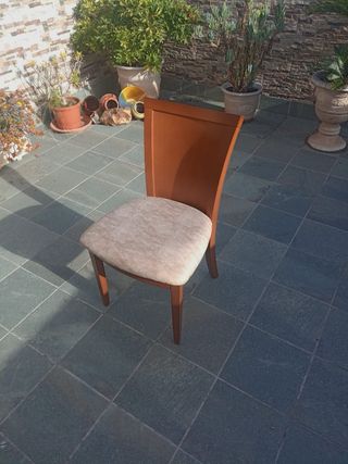 Sillas de comedor de madera y tela