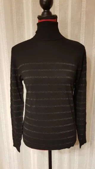 Jersey negro con rayas plateadas