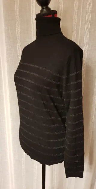 Jersey negro con rayas plateadas