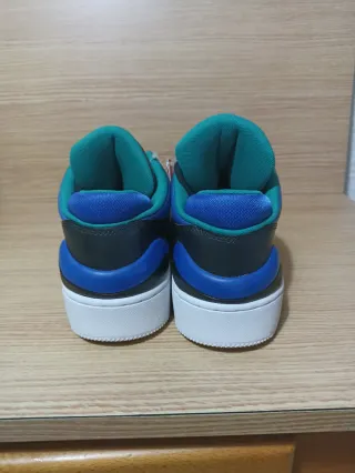 Zapatillas Converse Negras/Azules/Verdes.