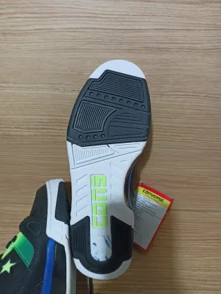 Zapatillas Converse Negras/Azules/Verdes.